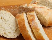 5 آثار جانبية خطيرة لتناول الخبز الأبيض على معدة فارغة