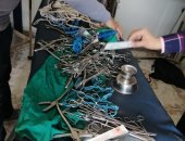 ضبط أدوات جراحية متهالكة وبدائية داخل عيادتين بأخميم فى سوهاج