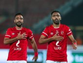 صور .. حسين الشحات يدعم أكرم توفيق خلال مواجهة الأهلى ومصر المقاصة