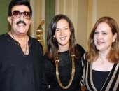 دنيا سمير غانم ترتدى سلسلة عليها اسمى والديها الراحلين.. وتعلق: "جوه قلبى"