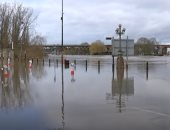 فيضان نهر سيفيرن وغرق منازل بمدن بريطانيا بعد أيام من العاصفة فرانكلين.. فيديو