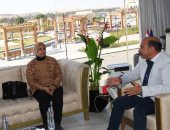 محافظ أسوان يلتقى نقيب التمريض ويبحثان مواجهة ظاهرة الأكاديميات غير الشرعية