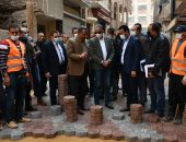 مشروعات خدمية وتنموية متعددة بالفيوم.. خطة لتغطية 60 ألف متر بالإنترلوك بـ18 مليون جنيه.. المحافظ يناقش احتياجات الأهالى لإدراجها بـ"حياة كريمة".. ويؤكد: تنفيذ مشروعات البنية الأساسية يشعر المواطن بجودة الخدمات