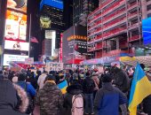 تظاهرات فى ميدان التايمز بنيويورك تنديدا بالهجوم الروسى على أوكرانيا.. فيديو