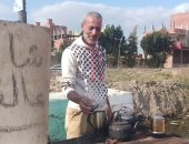 الشاى والقهوة على الفحم.. رحلة سعيد الاستورجى ابن الشرقية مع بيع المشروبات الساخنة