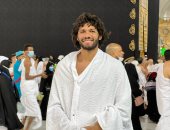 الننى من أمام الكعبة أثناء أداء مناسك العمرة: "أنا حيث أعشق تماما".. صور