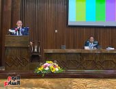 وزير الرى بجلسة للأعلى للإعلام: نتحرك لحل قضية النيل ولدينا خطة كاملة لمعالجة المياه.. عبد العاطى: مصر تستثمر 100 مليار دولار بمشروعات المياه حتى عام 2037.. ويؤكد: إنتاجية الفدان زادت 30% بعد استخدام الرى الذكى