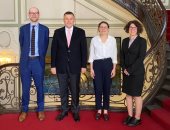 رئيس جامعة عين شمس يلتقى مع تحالف الجامعات البريطانية المشاركة بقمة جلاسكو