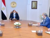 الرئيس السيسي يجتمع بمدبولى ووزير التموين ورئيس الهيئة الهندسية
