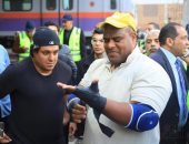 أقوى رجل بالعالم ابن الإسماعيلية يسحب قطار مترو أنفاق من ورش شبرا اليوم.. صور