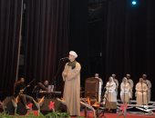 الشيخ محمود التهامى يتغنى بقصائد المدح والإنشاد خلال احتفالية بجامعة القاهرة