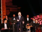 هاني شاكر يبدأ حفل مهرجان دندرة بأغنية "بلدي" ويعلق: جاي النهاردة علشان أسعدكم 
