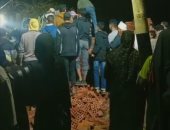 إزالة مقبرة على الأراضى الزراعية فى كفر الزيات بالغربية