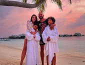 محمود العسيلى يستمتع بالشمس والبحر مع زوجته وأبنائهما فى المالديف.. صور