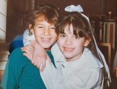 ذكريات الطفولة الحلوة.. دنيا سمير غانم فى صورة مع صديقتها