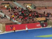 توافد جماهير الأهلي على مدرجات السلام لحضور مباراة المريخ السوداني.. صور