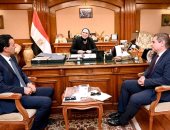 وزيرة التجارة: إتاحة الخبرة المصرية فى التجمعات الصناعية لتعزيز التعاون العربى