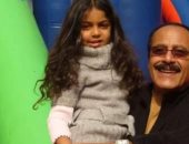 ابنة رجاء الجداوى تستعيد ذكريات والدها الراحل حسن مختار بصورة مع حفيدته