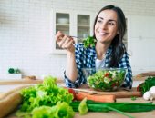 حافظى على صحتك.. 4 عناصر غذائية أساسية تحتاجها النساء