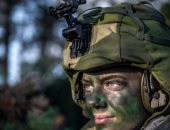 رئيسة وزراء السويد تحتفل باليوم العالمى للمرأة بصورة بالزى العسكرى