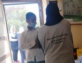 محافظ أسوان يتابع جهود حملة طرق الأبواب للتطعيم ضد كورونا ..صور