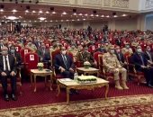 الرئيس السيسى يشاهد فيلما تسجيليا بعنوان: "الجيش الأبى" .. فيديو