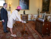 الملكة إليزابيث تلتقى سفيرى بوروندى والتشيك فى بريطانيا عبر خاصية الفيديو