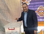 رئيس جامعة الإسكندرية يدلى بصوته فى انتخابات المهندسين.. صور