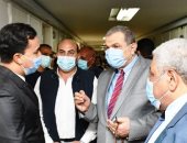 وزير القوى العاملة يصل أسوان فى جولة مكوكية لمدة يومين.. سعفان يستكمل زيارة الصعيد لرعاية الفئات الأكثر احتياجا.. ويسلم 4677 بوليصة تأمين ضد الحوادث للعمالة غير المنتظمة.. ويحضر عقد قران 4 أيتام من ذوي الهم