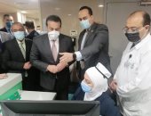 وزير التعليم العالي يتفقد مجمع الإسماعيلية ويؤكد: يقدم 680 ألف خدمة طبية..صور