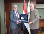 منظمة الهجرة الدولية تمنح جهاز الإحصاء المصرى جائزة " أصدقاء المهاجرين"