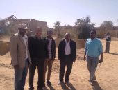 حياة كريمة.. محافظ أسوان يكلف لجنة المبادرة بمتابعة تنفيذ المشروعات.. صور