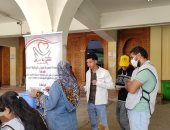 تطعيم 161 ألف مواطن ضد كورونا ضمن حملة "طرق الأبواب" فى أسوان.. صور