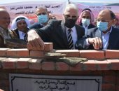 وزير التنمية المحلية ومحافظ جنوب سيناء يضعان حجر الأساس لبناء 120 منزلا بدويا