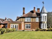 عرض منزل قريب من قصر الملكة اليزابيث للبيع بسعر 1.2 مليون جنيه إسترلينى