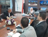 نائب محافظ القاهرة تناقش خطة تطوير قرية الفواخير بمصر القديمة