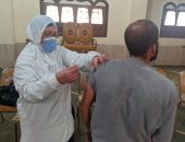 فرق متحركة لتطعيم المواطنين ضد كورونا بمدن وقرى الدقهلية