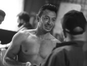 شاهد مصطفى شعبان يستعرض بنيانه فى كواليس مسلسل "دايما عامر"