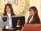 جامعة الدول العربية تمنح وزيرة الهجرة جائزة الشخصية المبدعة والأكثر إنسانية