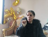 قصة كفاح الأم المثالية ببورسعيد.. فقدت الزوج منذ 13 عاما وخرجت طبيبين.. لايف