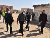 محافظ المنيا يشهد تسليم قطعة أرض لإقامة محطة معالجة مياه قرية دير أبو حنس
