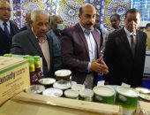 أسوان تفتتح 5 معارض لـ "أهلاً رمضان".. أسعار مخفضة وإقبال كبير من المواطنين.. لحوم سودانى وبرازيلى بأسعار تبدأ من 85 جنيها.. المسئولون: تخلق نوعا من المنافسة والتخفيضات تصل إلى 30%.. صور وفيديو