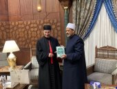 البطريرك المارونى يلتقى الإمام الطيب بمقر المشيخة بالدراسة
