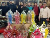 شاهد أكبر فانوس.. أحمد شاب شرقاوى يبدع فى تصميم فوانيس رمضان ويبيعها بأسعار مخفضة