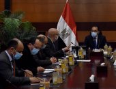 رئيس الوزراء يتابع موقف طرح الوحدات السكنية والأراضى للمصريين بالخارج
