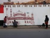 نظافة القاهرة ترسم لوحات فنية على كوبرى الملك خالد