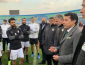 وزير الشباب والرياضة يحفز لاعبى المنتخب قبل مباراة السنغال.. ومحمد صلاح يعد بالتأهل لكأس العالم.. فيديو