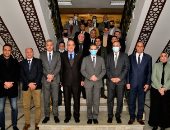 وفد لجنة مشروعات النواب يسلم رخص توفيق الأوضاع لأصحاب المشروعات الصغيرة بالغربية