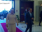 الرئيس السيسى والسيدة قرينته يصلان حفل تكريم المرأة المصرية والأم المثالية
