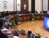 رئيس الوزراء يوجه بتحديد السلع الأساسية وإبلاغ البنك المركزى لتيسير استيرادها